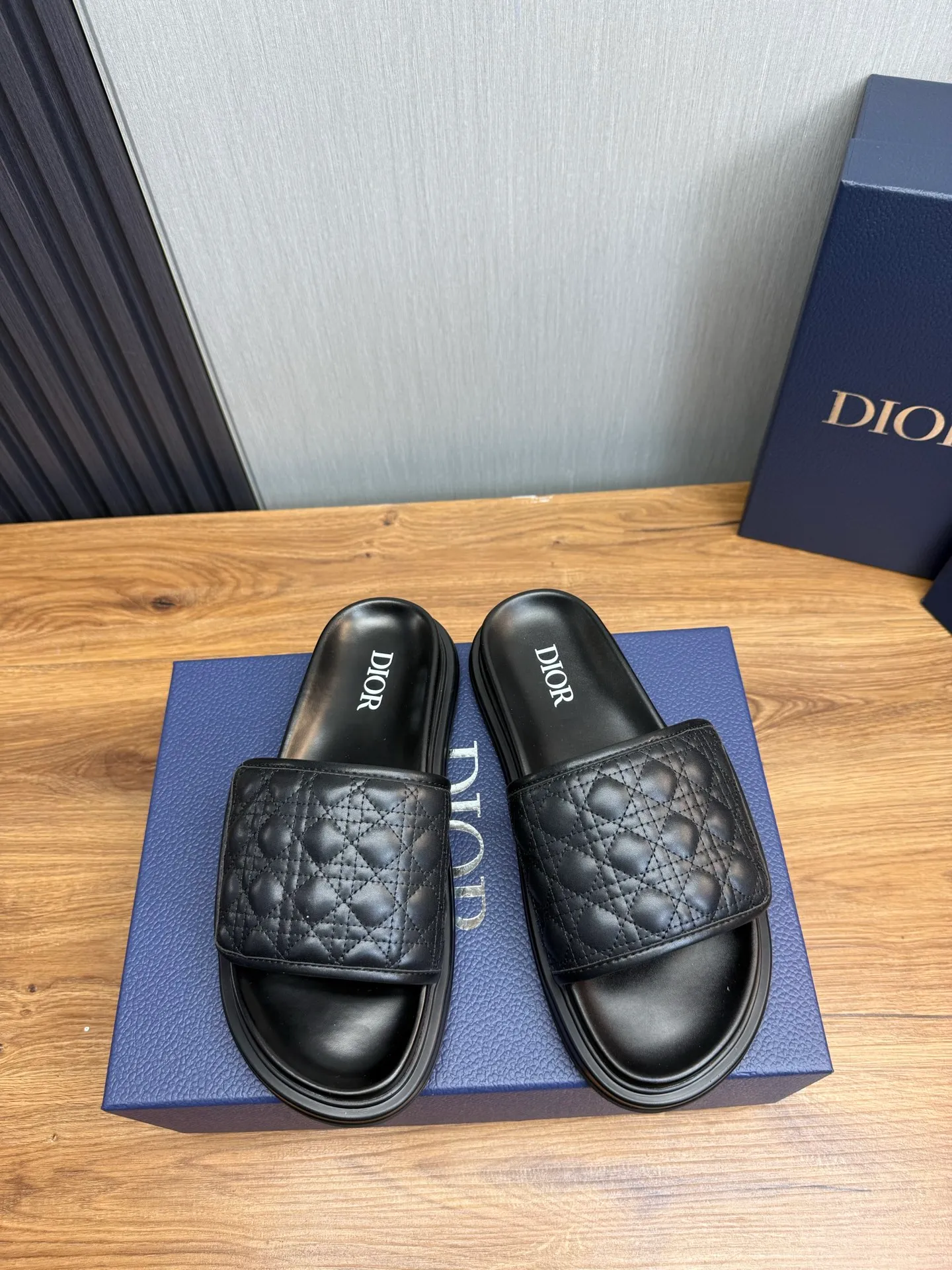 Men's shoes 💰280💰 Dior. Men's slippers 🩴Official website 1:1 production 38-45 yards 45 46 🉑️Customized original material shipped✅